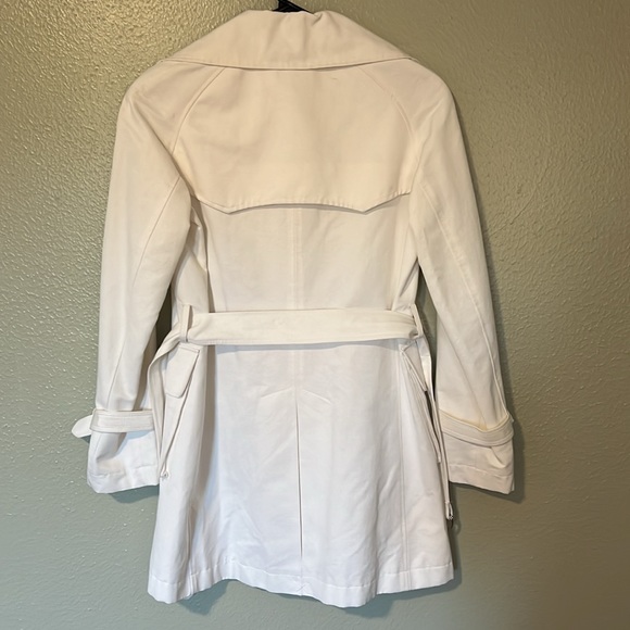 Tahari White Jacket size small - Picture 3 of 5